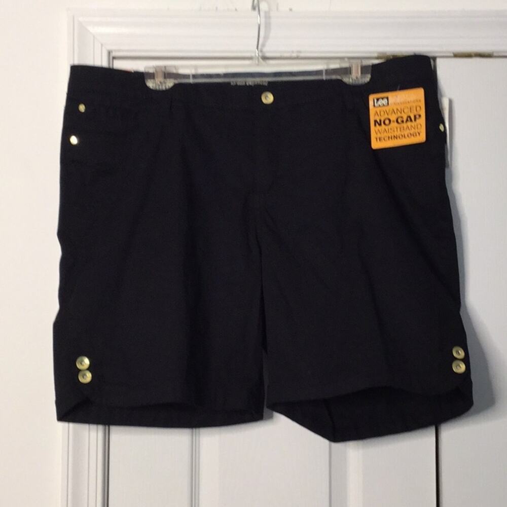 Lee black 18w shorts 8” inseam closet fit NWT
